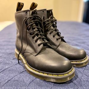Dr. Marten’s 101 Black boots